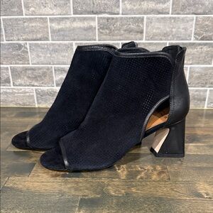 Donald Pliner Ennia Suede Open-Toe Black Bootie – Sz 7